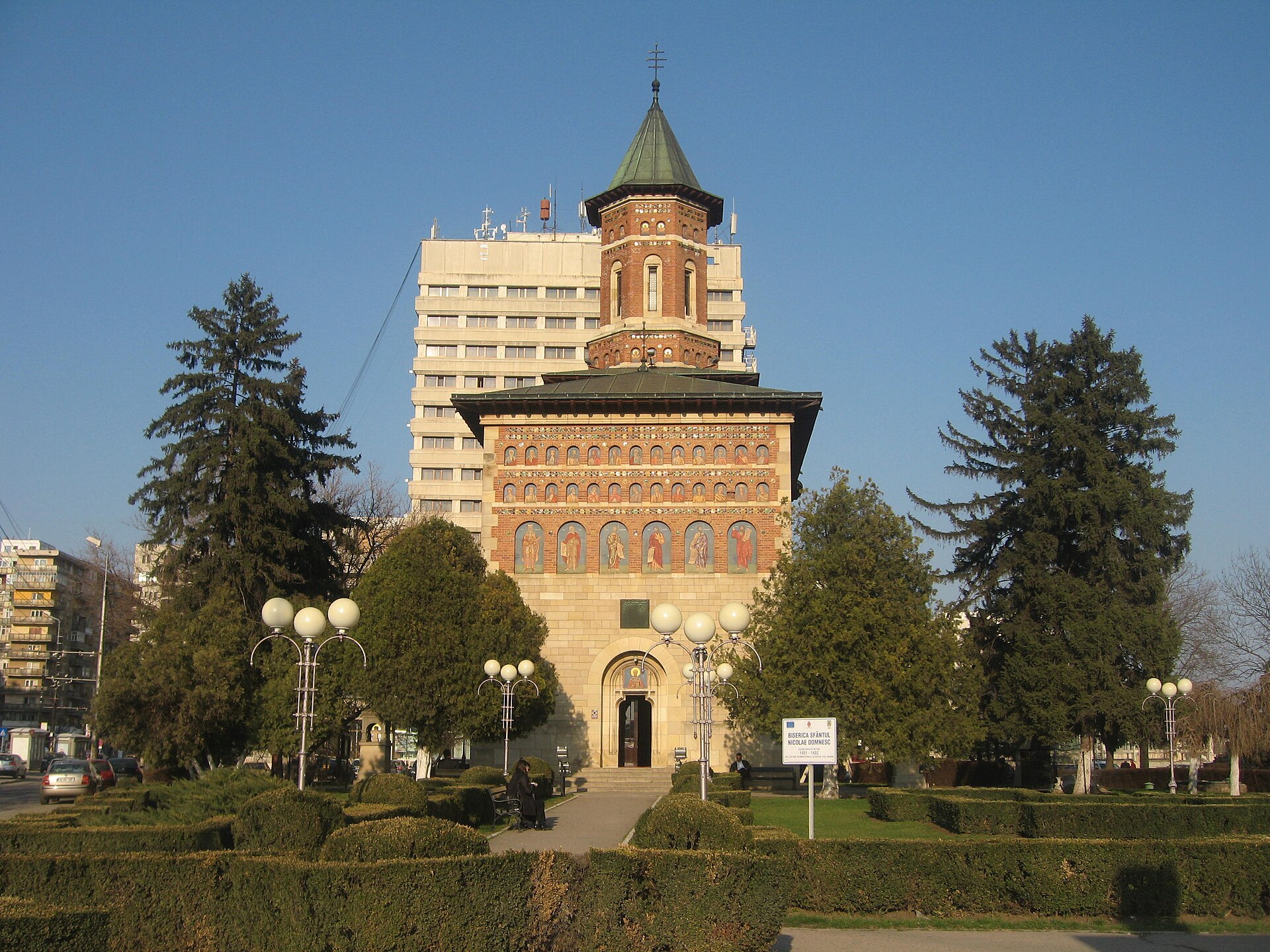 Biserica Sfântul Nicolae Domnesc din Iași, văzută din Piața Palat