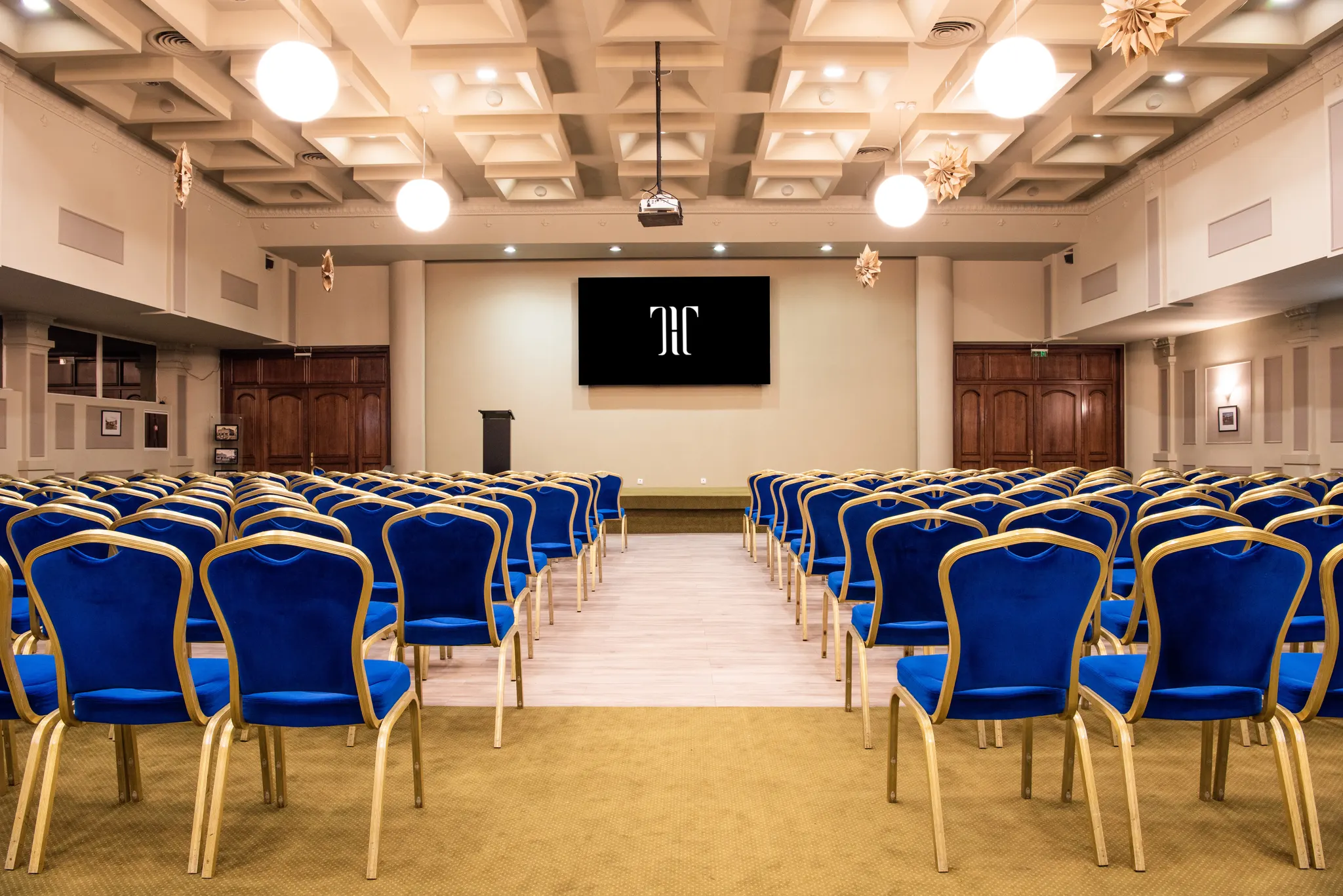 Sala Eminescu pregătită pentru eveniment