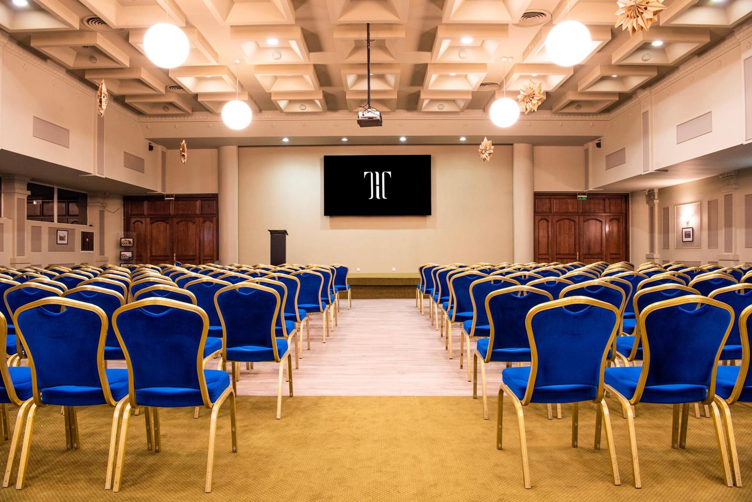 Sala Eminescu în configurație teatru