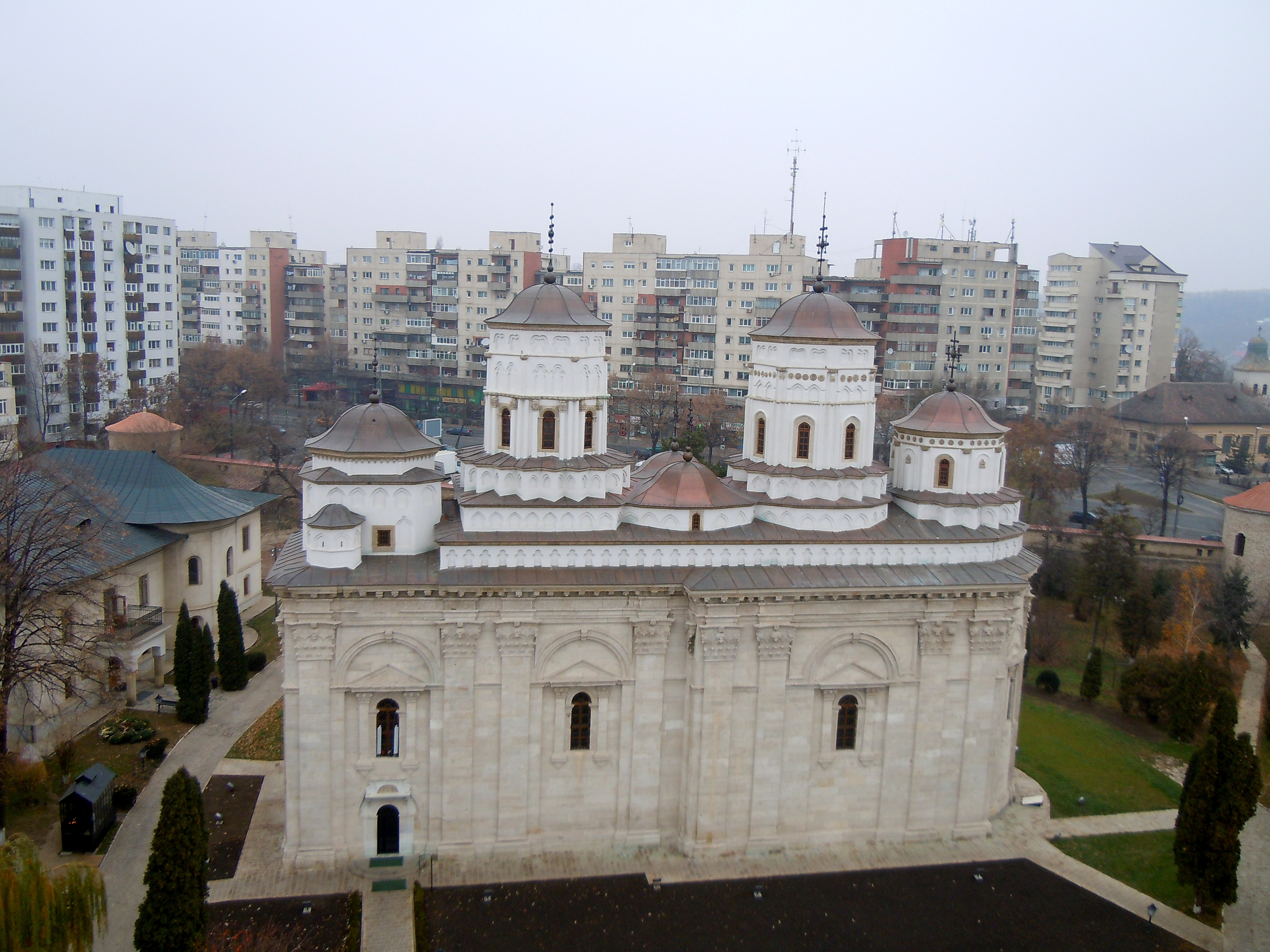 Biserica Mănăstirii Golia din Iași, văzută din turn