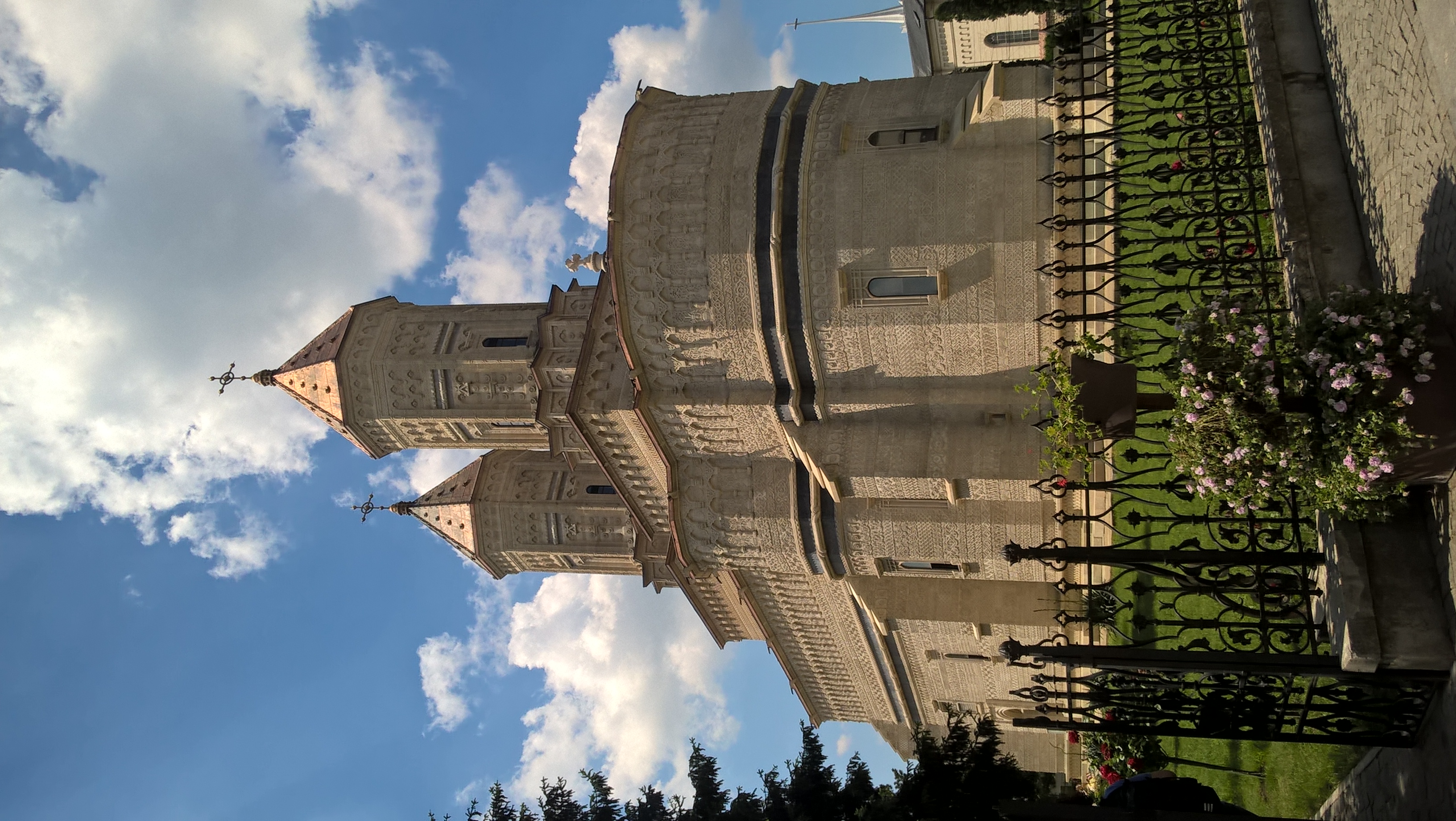 Mănăstirea Sfinții Trei Ierarhi din Iași, văzută dinspre sud-est