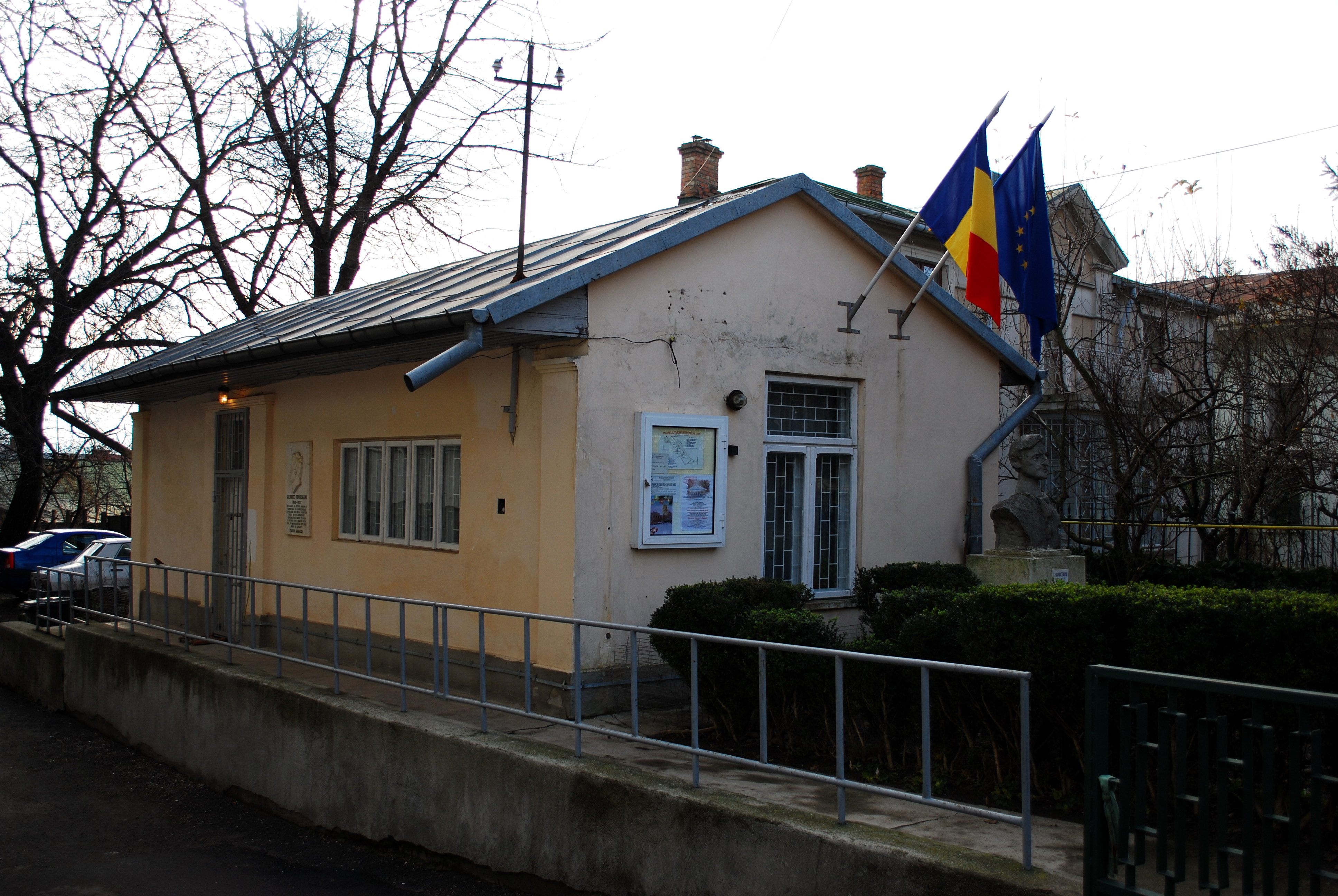 Fațada Muzeului George Topîrceanu din Iași