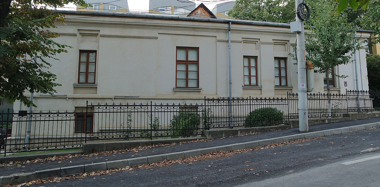 Casa Muzeului Memorial Mihail Kogălniceanu din Iași, văzută din stradă