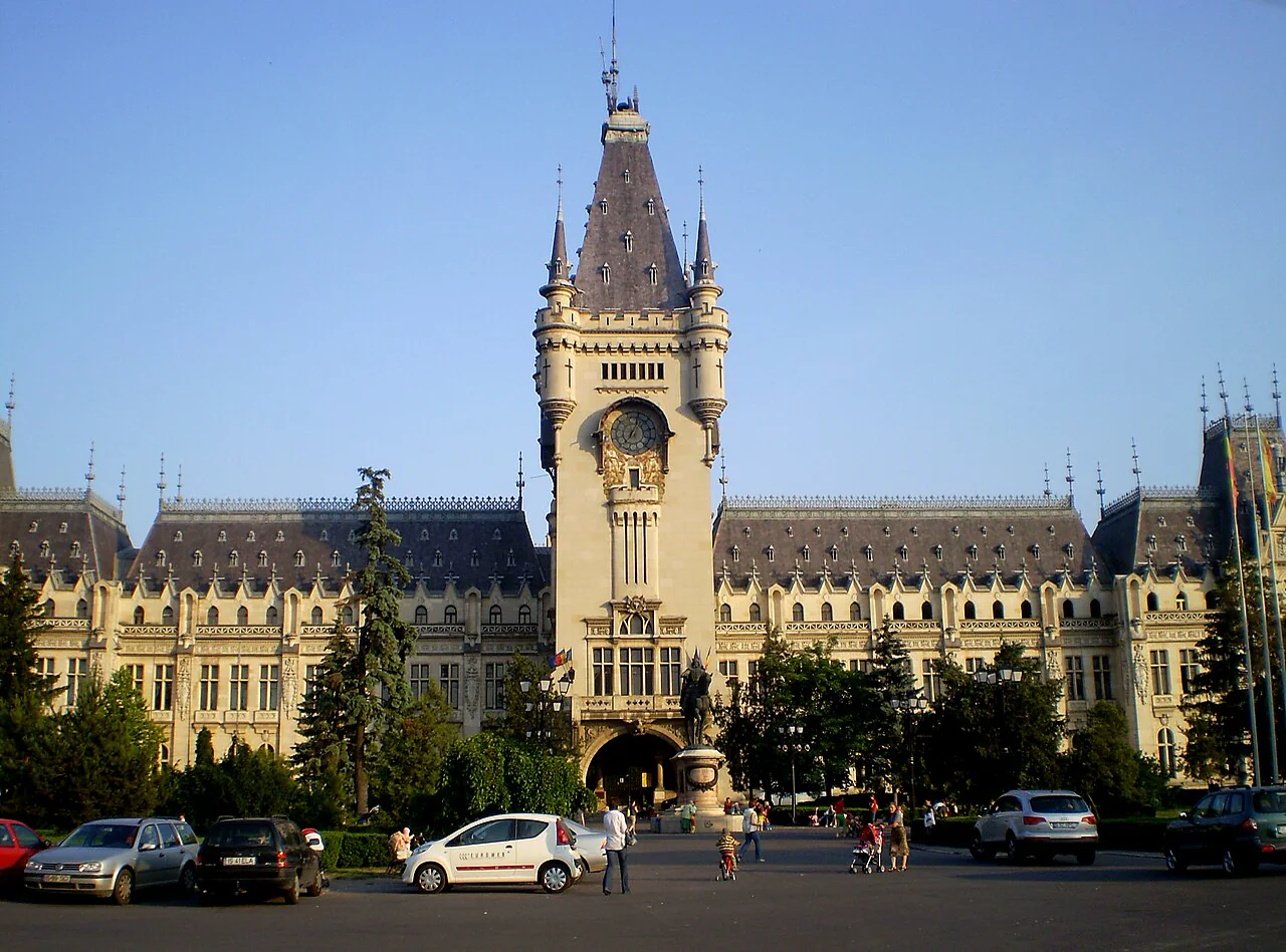 Turnul central al Palatului Culturii din Iași